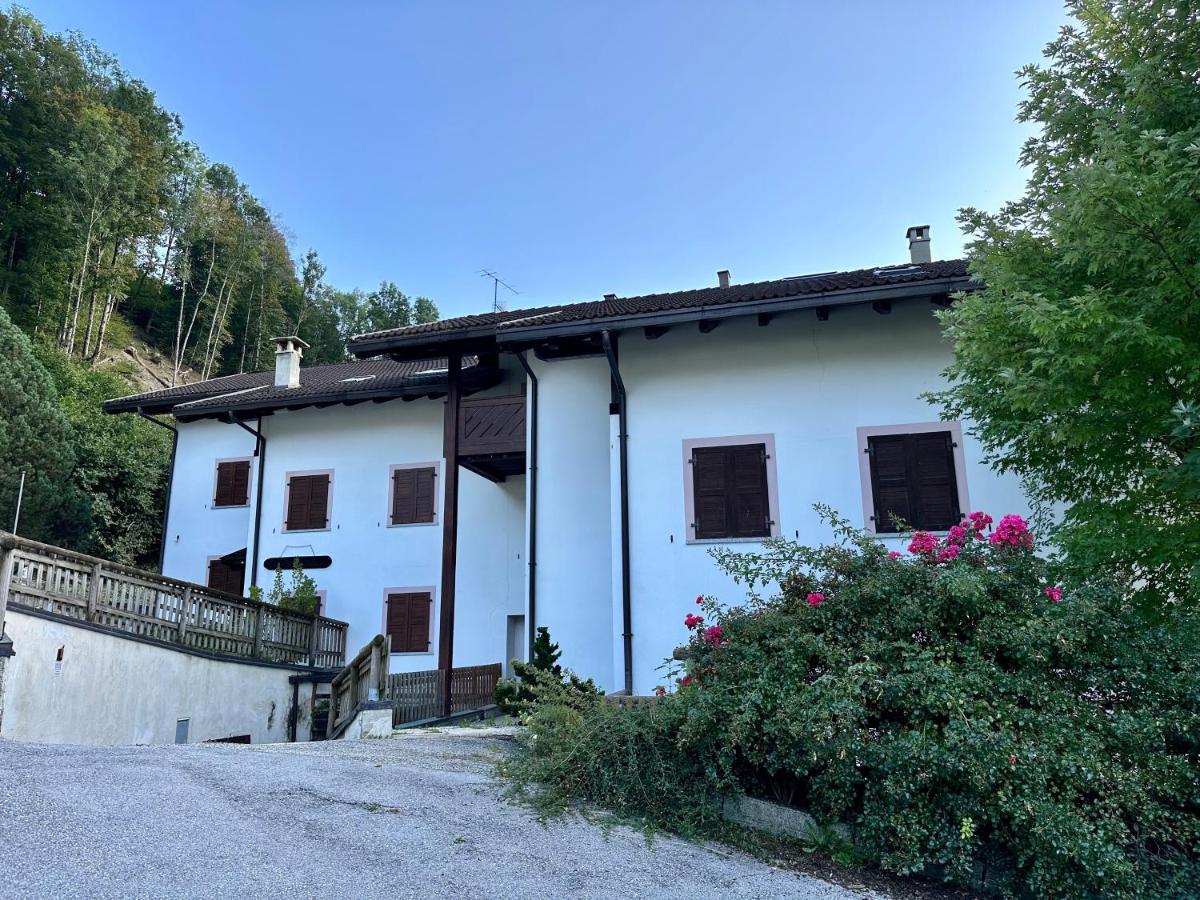Appartement Mansarda Con Vista à Giustino Extérieur photo