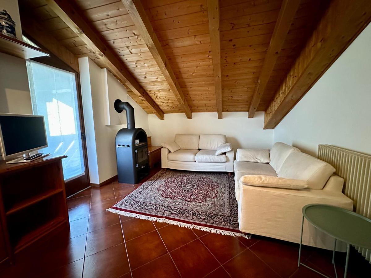 Appartement Mansarda Con Vista à Giustino Extérieur photo