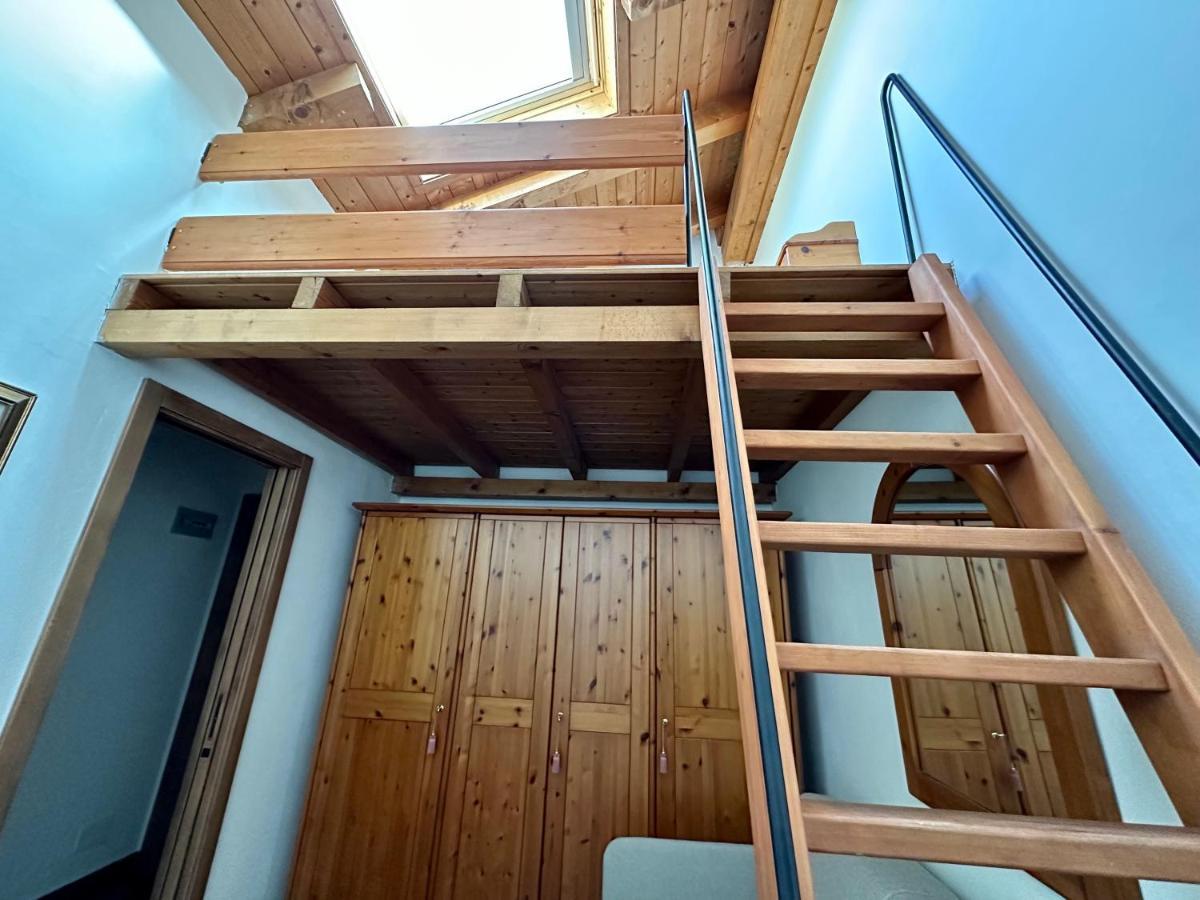 Appartement Mansarda Con Vista à Giustino Extérieur photo